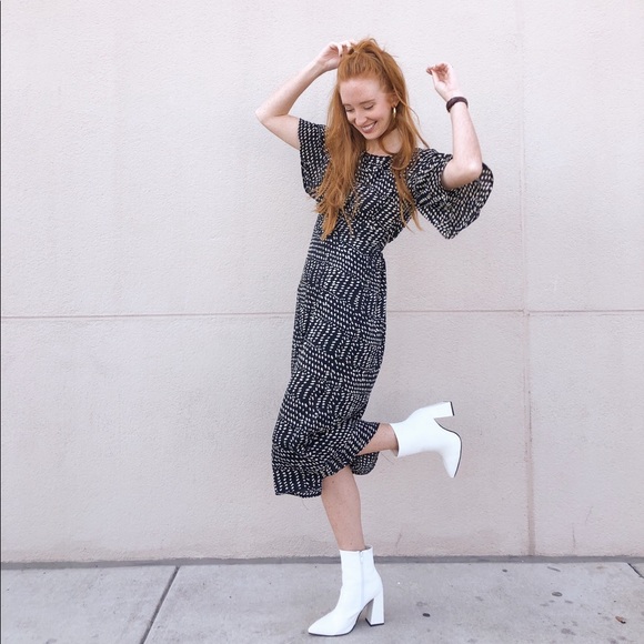 White Boots - Picture 1 of 3